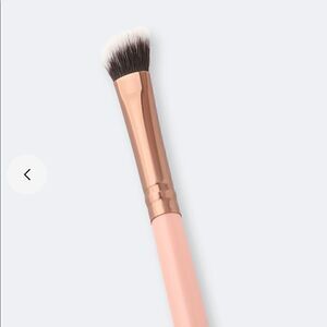 Luxie 207 Medium Angled Shading Brush - Rose Gold